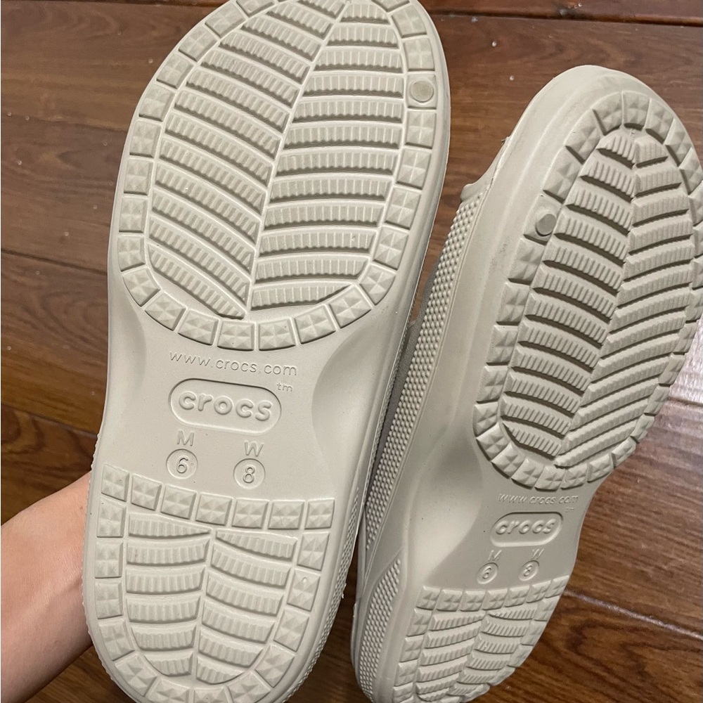 Women Crocs - Picture 3 of 5